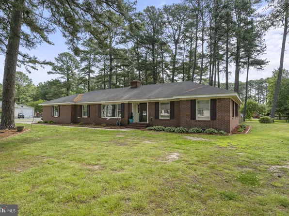 213 Sutton Ave, Reedville, VA 22539