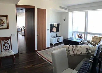 Rented by R New York