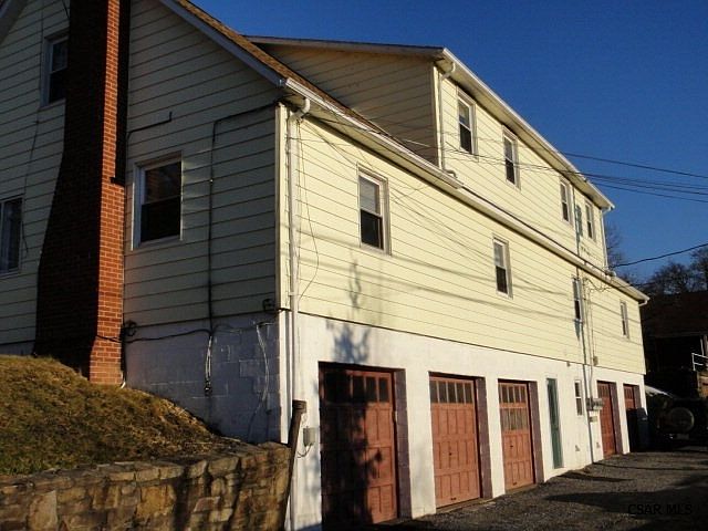 2nd image of 704 13th St APT 1
