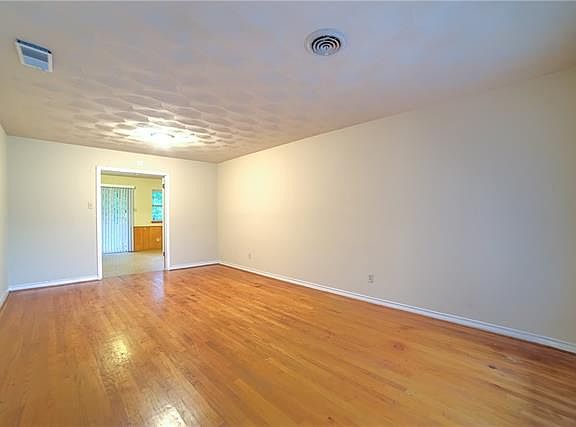 4th image of 8316 Foxwood Ln