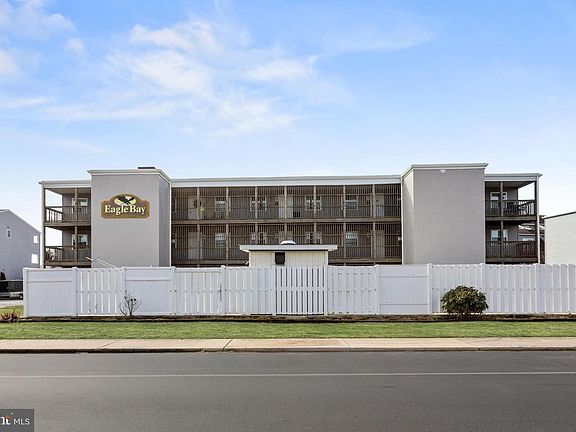 2nd image of 507 Robin Dr Unit 104