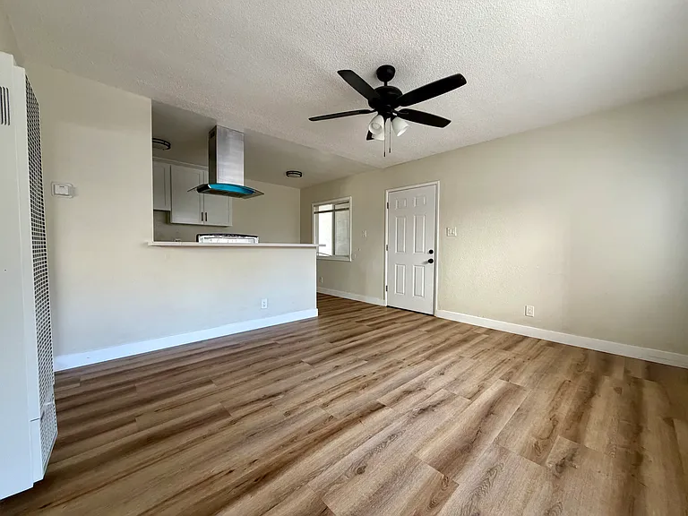 861 N Washington Pl #3 — Photo 3