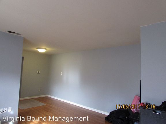3rd image of 808 S Arlington Mill Dr