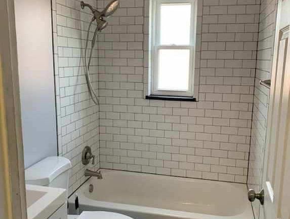 3rd image of 627 Wiltshire Blvd APT 4