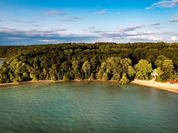 2088 Phelps Rd, Traverse City, MI 49686