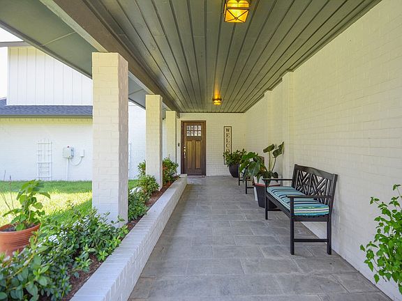 4th image of 146 Lake Dr
