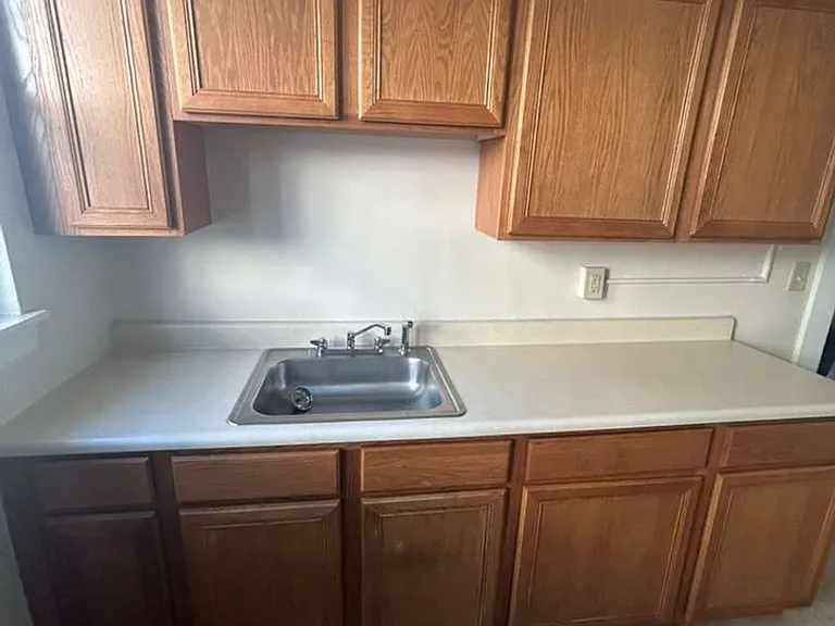 182 Elm St — Photo 11