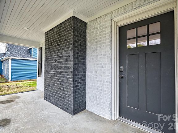 2nd image of 804 N Congress St