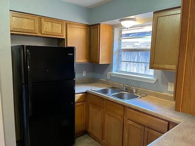 3 bed, 2.0 bath, 1400 sqft, $1,500 — Photo 4