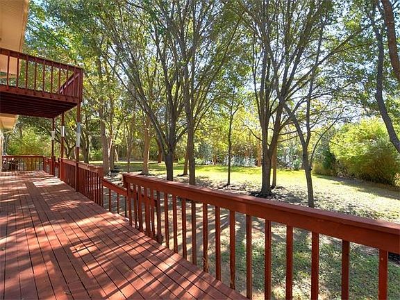 3rd image of 301 Meadow Creek Dr