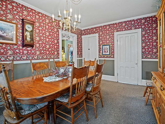 3rd image of 121 Watertown St