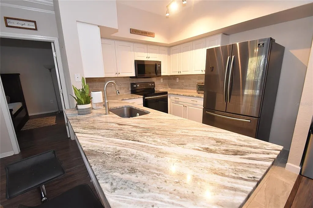 2 bed, 2.0 bath, 1089 sqft, $2,500 — Photo 3