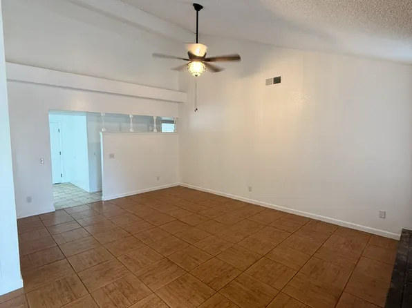 2704 Pinewood Dr, Madera, CA 93637