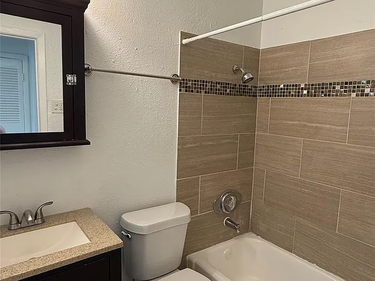 2401 Manor Rd #126 — Photo 8