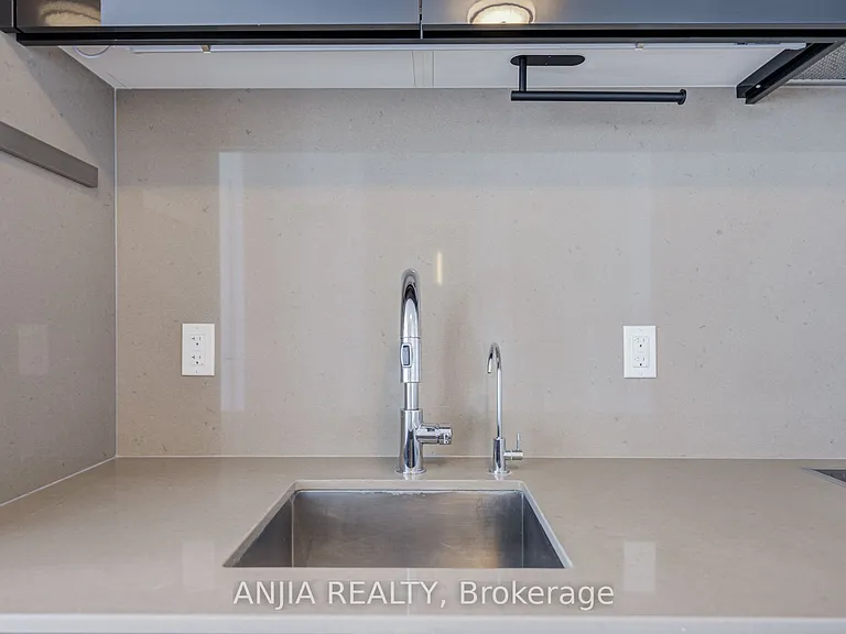 10 York St #5608 — Photo 17