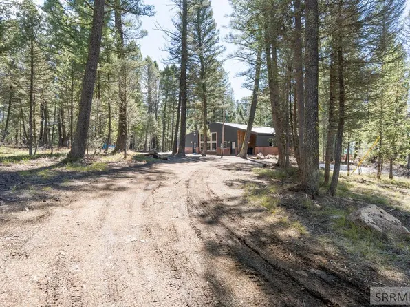 4154 Pine Crest Dr, Island Park, ID 83429