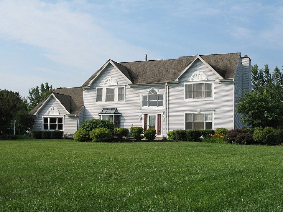 Located in The Ridings, Robbinsville, NJ