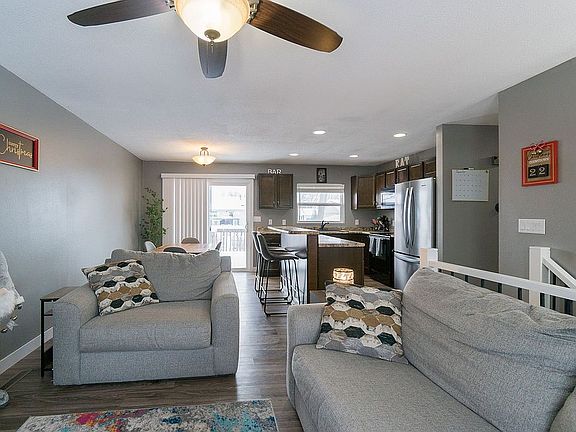 4th image of 6816 Boxwood Ln NE