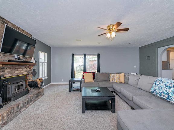 3rd image of 711 Drummond Way