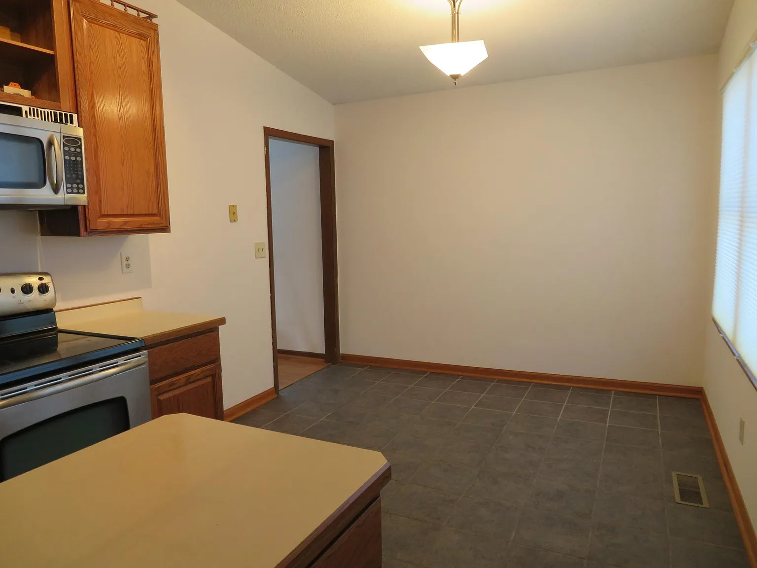 3 bed, 1500 sqft, $2,000 — Photo 3