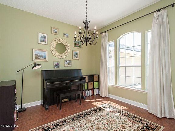 4th image of 825 S Longneedle Dr