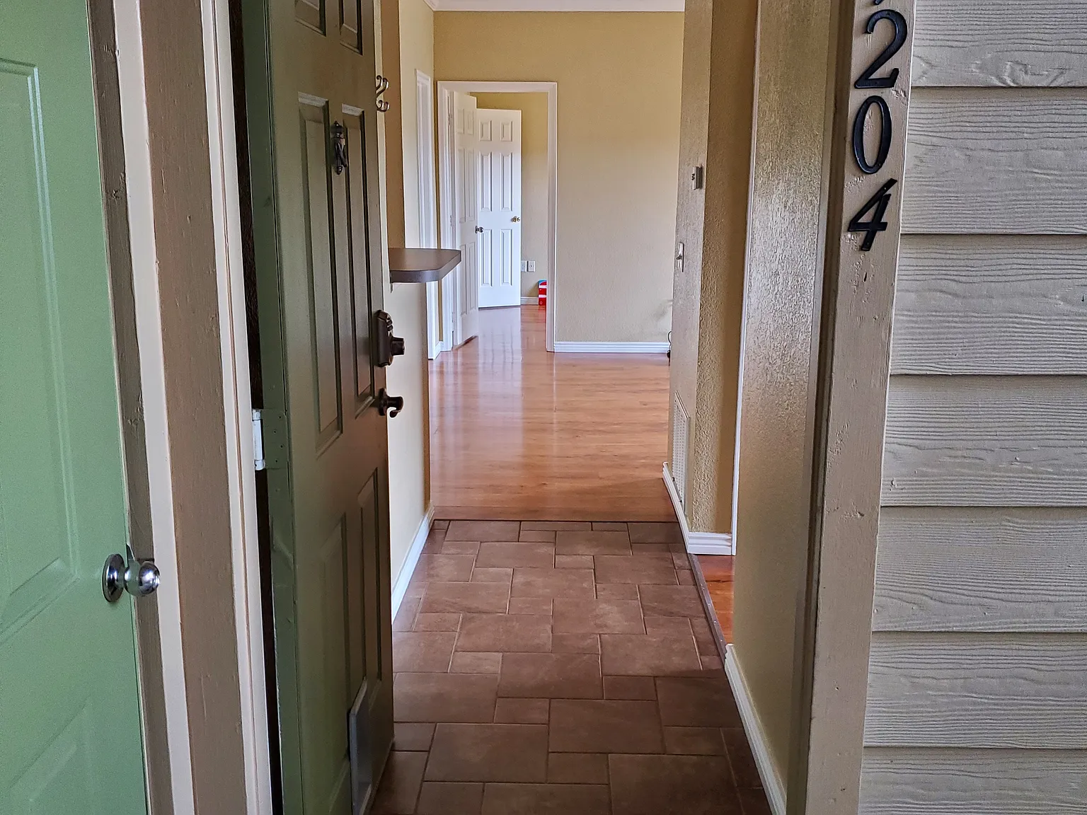 2 bed, 1.5 bath, 964 sqft, $1,750 — Photo 2