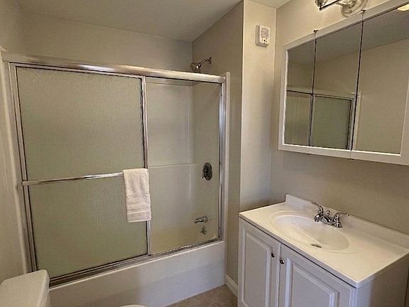 4th image of 99 Pearl Ave #1