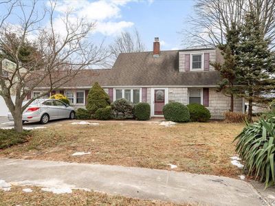 13 Jean Road, West Islip, NY, 11795