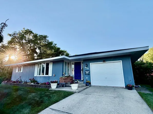 909 2nd St NE, Roseau, MN 56751