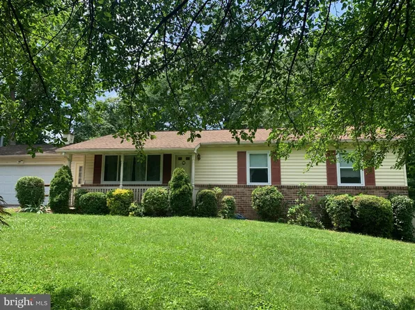 220 Hideaway Dr, Westminster, MD 21157