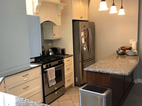 4th image of 1000 N Western Ave APT 2