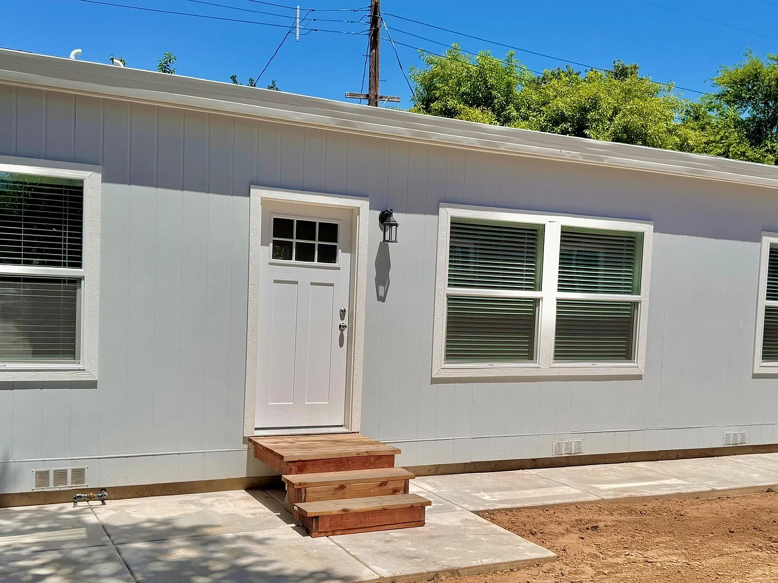 3 bed, 933 sqft, $2,400 — Photo 1
