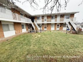 2615 Ellet Ave, Akron, OH