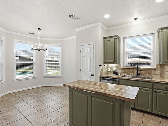 3rd image of 1404 Chaucer Dr