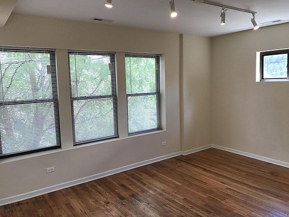 4th image of 4746 N Sacramento Ave #24fd55441