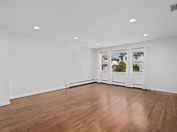 3rd image of 223 Hillside Pl Floor 2
