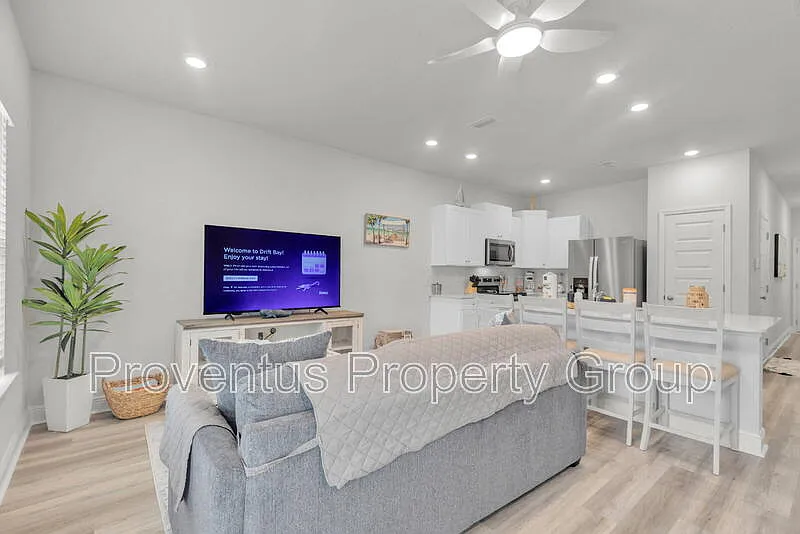 3 bed, 2.5 bath, 1449 sqft, $2,100 — Photo 4