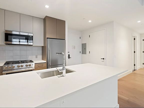 5th image of 92-27 160th St #314