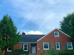 456 Riverview Cir, Florence, AL 35630