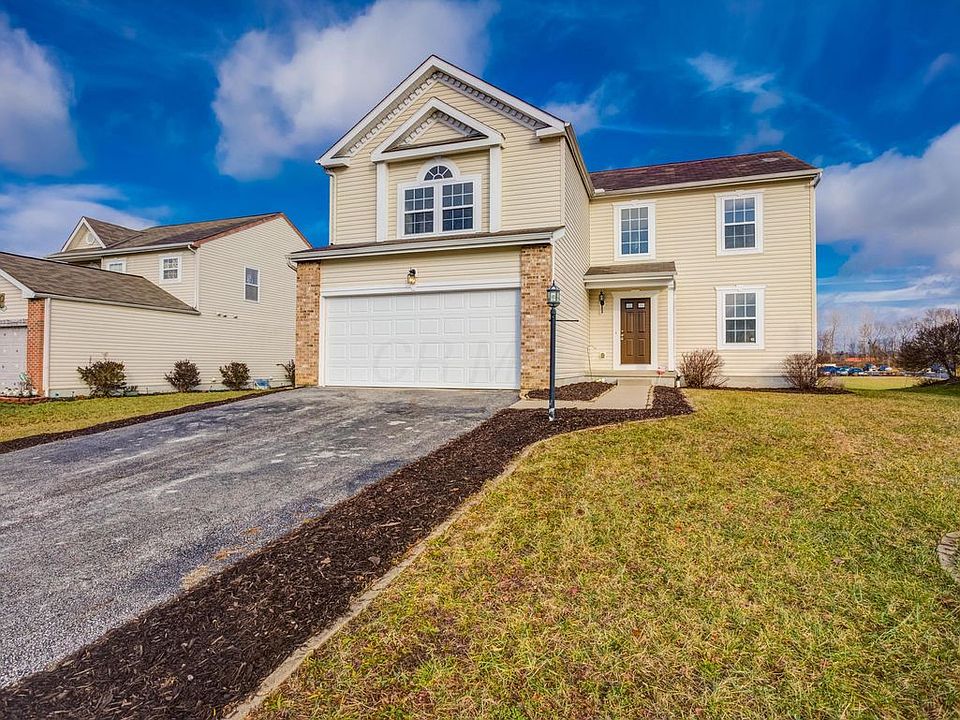 1st image of 400 Evergreen Cir