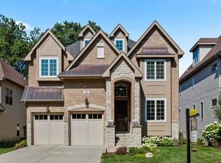 515 N Eagle St, Naperville, IL 60563