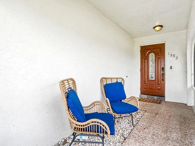 1352 Wyndcliff Dr — Photo 27