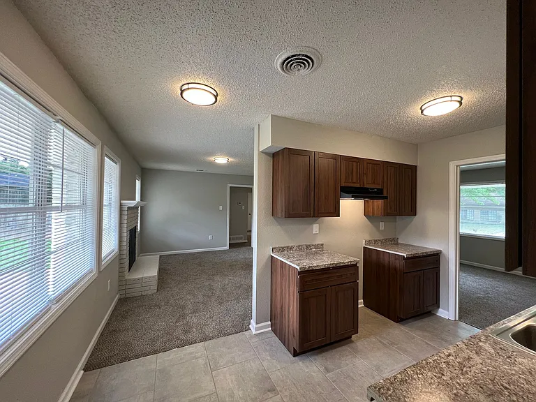 3707 Vanderwood Dr — Photo 5