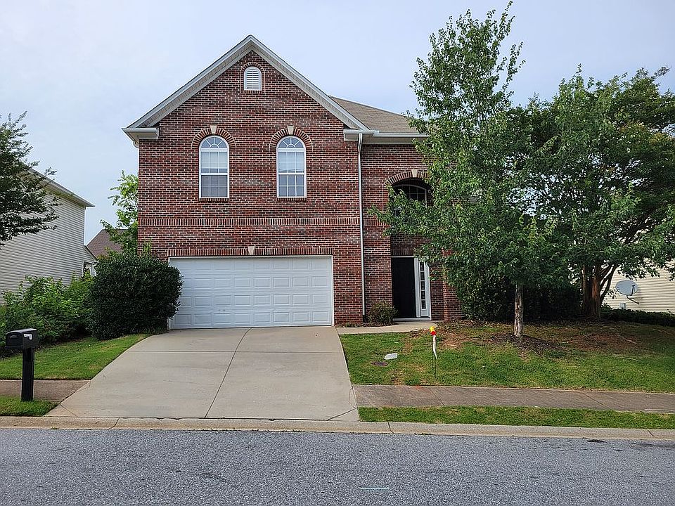 1st image of 4 Roberts Hill Dr