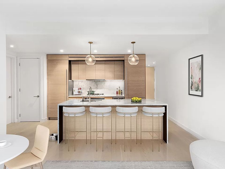 1st image of 215 W 28th St APT 10E