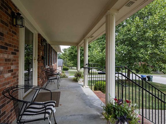 3rd image of 1812 Dalna Dr