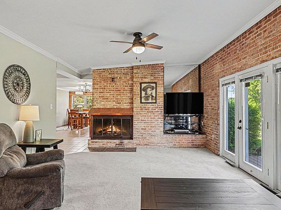 4th image of 20759 Carpenter Dr