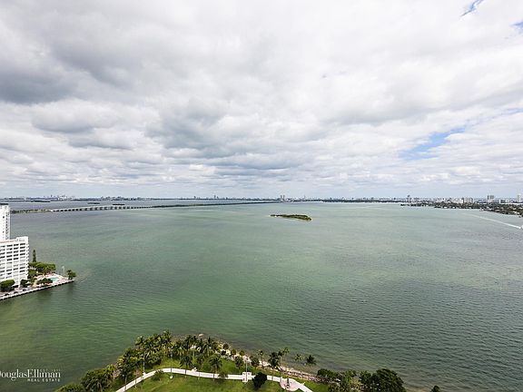 4th image of 1900 N Bayshore Dr APT 2701