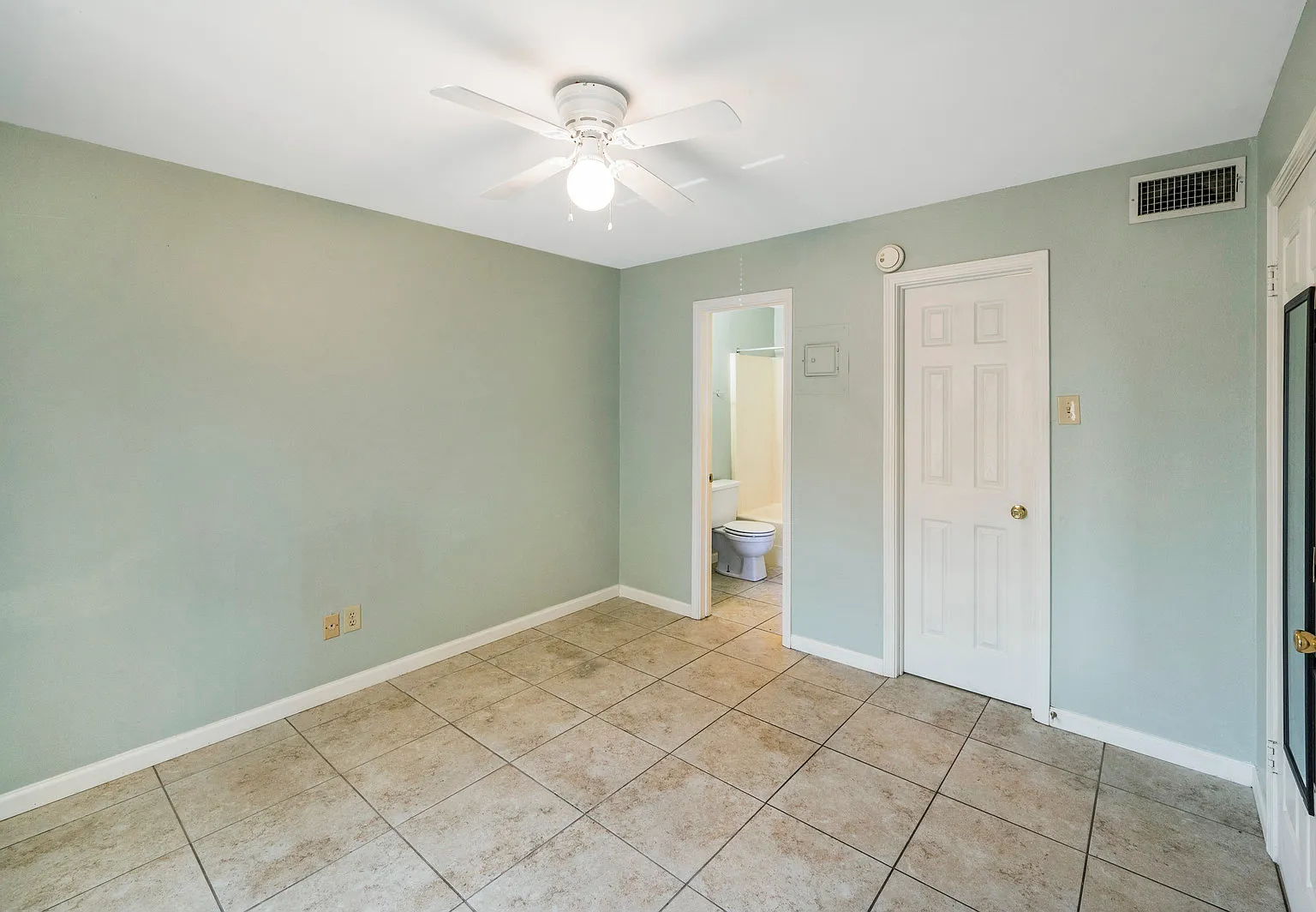 Daughtery Place 1 bedroom Downstairs Condominium — Photo 4