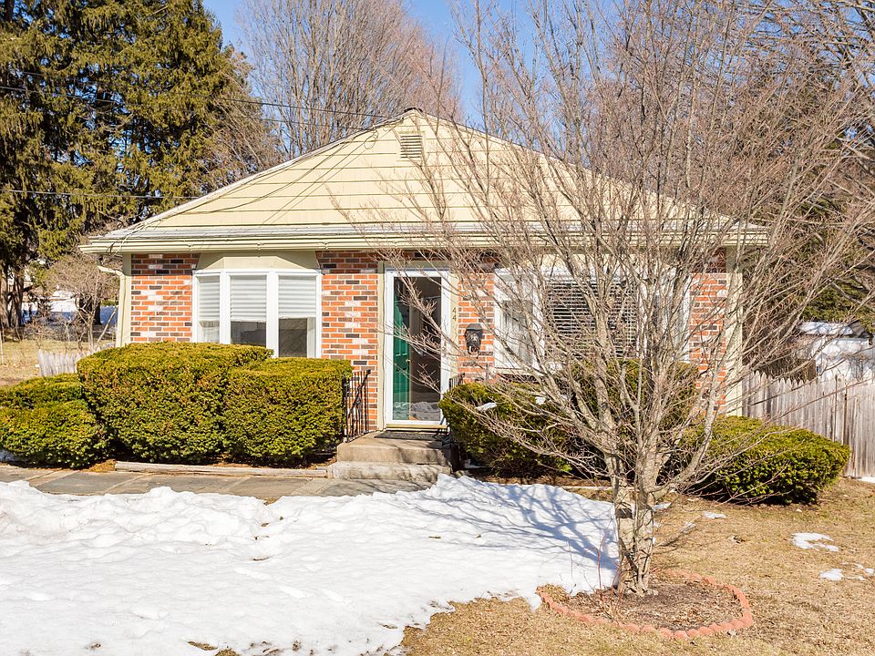 1st image of 44 Hillcrest Dr